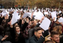 Photo of Продолжуваат судирите меѓу демонстрантите и полицијата во Тирана