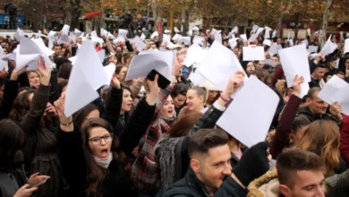 Photo of Продолжуваат судирите меѓу демонстрантите и полицијата во Тирана