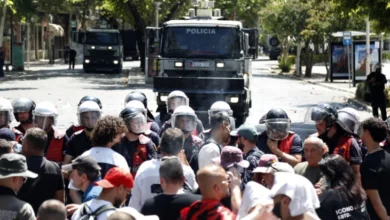 Photo of Втора вечер судири меѓу полицијата и  студентите на протестите во Тирана