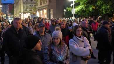 Photo of Демонстранти се собраа во центарот на Софија барајќи оставка од претседателката Илијана Јотова и премиерот Румен Радев