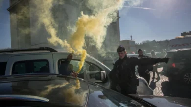 Photo of Протестите во Париз, Лион и Стразбур ескалираа во судири со полицијата, уапсени 166 лица