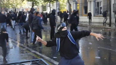 Photo of Повторно судири меѓу демонстрантите и полицијата во Тирана, полицијата употреби солзавец