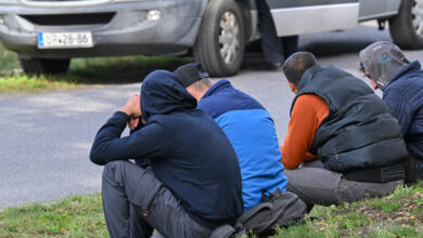 Photo of Група од 40 мигранти спречена да влезе во Македонија — полицајци испукале предупредувачки истрели