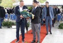 Photo of Мециновиќ и Диро заедно положија цвеќе во Куманово: Потребни се сили што ќе умеат да соработуваат околу заедничките цели