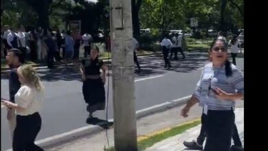 Photo of Видео:ОБЈАВЕНИ СЕ ПРВИ СНИМКИ: СТРАШЕН ЗЕМЈОТРЕС ВЕЧЕРВА ОД 7,7 СТЕПЕНИ – Луѓето панично бегаат од зградите, постои опасност од цунами – паника кај Панама