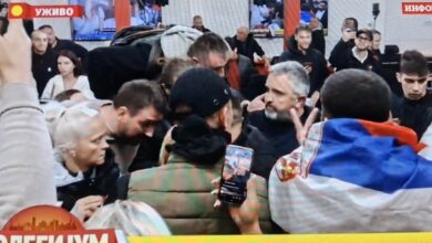 Photo of Демонстранти упаднаа во таблоидот „Информер“ близок до СНС – бараат да се уапси сопственикот и уредник Драган Вучиќевиќ