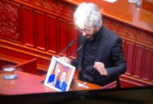 Photo of Апасиев го прашува Мицкоски за баџанакот: Колку од неговите донации се патриотизам, а колку испран бугарски капитал?