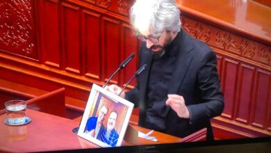 Photo of Апасиев го прашува Мицкоски за баџанакот: Колку од неговите донации се патриотизам, а колку испран бугарски капитал?