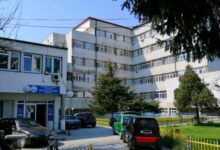 Photo of Тешко повредена жена откако била удрена со возило на гостиварската болница