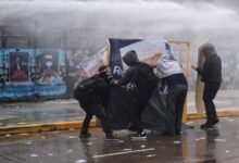 Photo of Хаос во Буенос Аирес: Протестите се претворија во немири, повредени полицајци