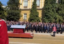 Photo of (ВИДЕО) Државен пречек на останките на Цар Самоил: Функционерите од Македонија да му се поклонат кога ќе доаѓаат во Софија