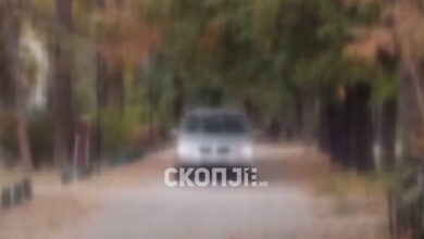 Photo of МВР ги најде возачите кои со автомобилите се движеа по пешачката патека покрај Вардар, следува казна