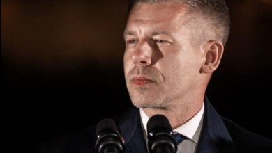 Photo of Маѓар смета дека децата подобро да растат со истополови родители отколку во домови